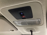 【SOSボタン】体調が悪くなったときや、事故に遭遇したとき、あおり運転にあっている時など、緊急時にボタンを押すと緊急サポートセンターにつながり、オペレーターが警察・救急への取次ぎを行います。