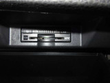 スッキリ収まったビルトインETCが付いてます。ボイス案内タイプで、カードの入れ忘れも未然に防げます。