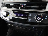 左右独立温度コントロールフルオートエアコンです。運転席、助手席それぞれで独立して温度設定ができます。冷え性の方が乗っても安心ですね♪
