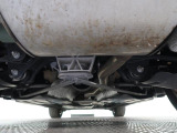 気になる中古車の下廻り。もちろん、納車時には整備スタッフによる点検を実施致しますので安心してご購入いただけます。