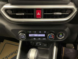 オートエアコン♪お好みの温度に設定するだけで車内を快適空間にしてくれますよ♪