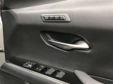 【ポジションメモリー】お好みのドライビングポジションを登録し、ワンタッチで呼び出すことができます。3パターンまで登録可能。機能の詳細につきましては、展示店舗までお尋ねください。