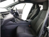 高いホールド性で運転姿勢が安定します。長距離ドライブでも疲れにくいのが魅力です。快適なドライビングライフをお送りください♪