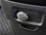 ◆12V電源ソケット・USB接続端子◆スマホやiPodなどを接続して、いつもの音楽を車内でもお楽しみいただけます♪