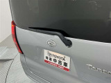 後退時に視界が悪くてもリヤワイパーで綺麗にすることが出来ます