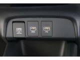 スマートフォンなどの音楽再生が可能なUSB接続ジャック装備車両です♪♪♪