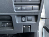 後席のスライドドアは運転席から指一本で開閉可能ですよ。