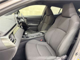 トヨタ中古車「まるごとクリーニング」施工済。外装はもちろん内装はシートを外して見えない所まで徹底洗浄しています。