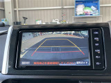 バックガイドモニターで、後方を確認しながら安心して駐車することができます。運転初心者も熟練者も必須の機能ですよ!