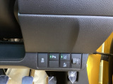 VSA(横滑り抑制)は滑りやすい路面・カーブを走っている時に起こりがちな横滑りをコンピューター制御で抑制し、運転にゆとりをもたらします。