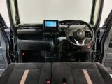 【前方視界】開放的な前方視界!運転がしやすく疲れにくいです♪窓が大きく、見通しがとっても良いおクルマですよ♪