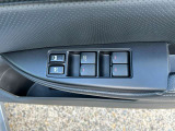 ゆったりと広い店内で、お車の悩みや各種相談を承ります。