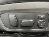【メモリー機能付きパワーシート】運転手が代わってもボタン一つで設定ポジションに。常にご自身のドライブ設定が整います。