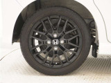 ◆純正アルミホイール装着車◆これで足元まわりも、おしゃれにきまります!