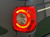 丸目で愛嬌のあるデザインのLEDリヤコンビネーションランプ(LEDストップランプ)が省電力・長寿命化を実現。