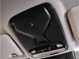 【SOSコール】車両の通信システムにより、SOSコールを発信することが可能です。また、エアバックの開くような大きな事故の場合は自動で通信を開始します。もしもの時にも安心です。