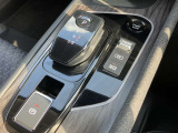 電動ブレーキ&オートホールドでブレーキ力を自動でキープ信号待ちなどの停車時に、ブレーキペダルを踏み続けていなくても自動的にブレーキ力がキープ。ペダルを踏み続けることによる足の疲れを緩和します。
