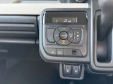 【オートエアコン】一度お好みの温度に設定すれば、車内の温度を検知し風量や温度を自動で調整。暑い&hellip;寒い&hellip;と何度もスイッチ操作をする必要はありません。快適な車内空間には必須の機能ですね♪