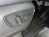 パワーシート搭載。微妙な調整が手軽にでき、ピッタリのポジションで運転することが可能です。