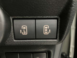 【運転席パワースライドドアスイッチ】運転席から後席のドアの開閉の操作を行うことができます。