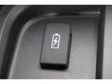 USBジャックも搭載。車内で音楽再生だけではなくスマートフォン等の機器へ充電可能です♪