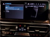 【ⅰドライブナビゲーション】文字情報も鮮明に表示する高解像度カラーディスプレイを採用。視認性に優れた地図デザインと特徴的な建造物を目印にした描写表示で現在位置を把握できます。地図データの更新も可能です