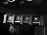 『1台』のお車に対して、3名体制で日々議論を重ね仕入れを行っております。