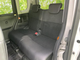 運転席周りもシンプルで操作しやすい設計。必要な情報を確認しやすい配置です。快適な運転環境を提供します。