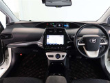 スタイリッシュなデザインのインパネ。各操作スイッチは使いやすい位置に配置されてます。