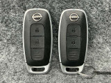 【インテリジェントキー】カバンやポケットに入れたままでもドアの施錠・開錠が可能なスマートキーを装備。スタートボタンのオン・オフ時もカギを取り出す必要がないからとっても便利です♪