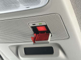 SOSコールボタンを装備しています。事故やあおり運転に遭った時など、オペレーターへ直接通話できて救援要請が出来ます。
