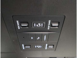 サイドシェードや電動スライドドアをボタンで可能です。