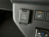 【アクセサリーソケット】12Vの電源は使いやすい位置に装備!用途は様々、スマホの充電やドラレコの電源として役に立ちます♪