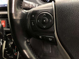 【ステアリングスイッチ】左です。ハンドルから手を離さず、運転に集中したまま手元でオーディオ操作等ができます。