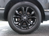 純正のアルミホイールが足元を飾ります!タイヤサイズは235/60R18となります。