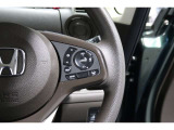Hondaセンシングの機能のひとつ、アダプティブクルーズコントロール付!アクセルから足を離しても設定したスピードと前車との車間を保ち走行してくれます!車線維持もアシスト☆高速道路で疲労軽減ですね☆