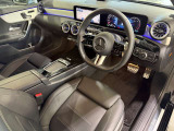 メルセデスのシートは、少し硬めに出来ておりますので、長時間の運転でも疲れにくく、安全にドライビングをお楽しみ頂けます