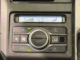 車内空調は&rdquo;AUTOエアコン&rdquo;にお任せ。運転に集中出来ますよ!