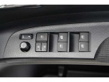 スイッチ一つで窓を開け閉めできるパワーウィンドウスイッチです。