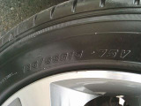 タイヤサイズは、165/55R15です。
