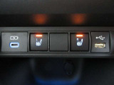 【シートヒーター】は運転席&助手席に。スイッチONですぐに暖まり、冬の寒い日はこの装備なしの車は考えられなくなってしまう装備の一つです♪