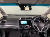 【前方視界】開放的な前方視界!運転がしやすく疲れにくいです♪窓が大きく、見通しがとっても良いおクルマですよ♪