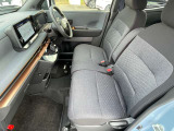 厚みがあって、座り心地のいいソファーのようなシート。運転席も助手席もリラックスしてゆったり座れます。