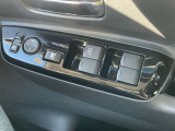 パワーウインドウスイッチです。運転席はオート機能付きです。