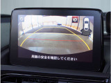 【バックカメラ】駐車が苦手な方でも安心してお乗りいただけます。リバース連動で画面が切り替わるのでとっても便利です。今や後方確認の必須アイテムですよね。