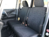 運転席はドライバーが居心地や運転席の快適性を左右する大切な場所です。目立った汚れもなくホールド感も良いので、心地よく使用いただけると思います。