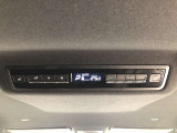 後席にもエアコンやクーラーのスイッチがあります。後席からでも操作できるので快適です。