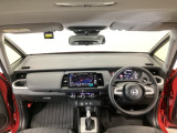【前方視界】開放的な前方視界!運転がしやすく疲れにくいです♪窓が大きく、見通しがとっても良いおクルマですよ♪