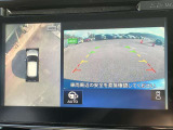 インテリジェント アラウンドビューモニター(移動物 検知機能付)空から見下ろしているかのような映像をディスプレイに映し出し、スムースな駐車をサポートします。