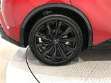 純正ならではの車とマッチしたデザイン!高級感やスポーティーさを際立たせます。サイズもピッタリで、丈夫なので走行性能を十分引き出せます。